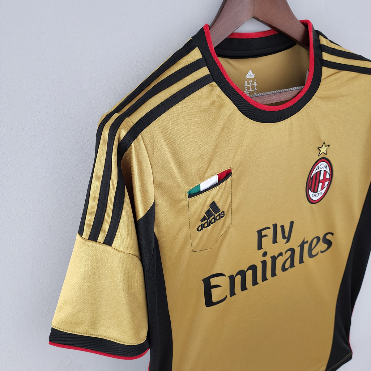 Troisième maillot rétro du Milan AC 13/14