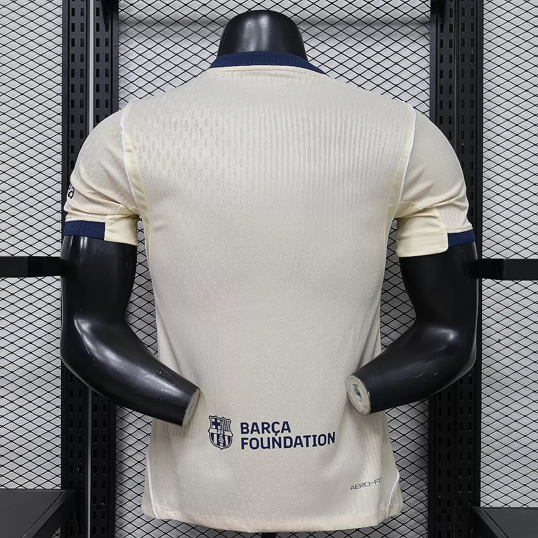 Maglia Barcelona Fourth 26/27 Player Uomo Bianco e Rosso | Maglia da Calcio