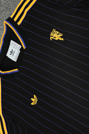 Kit Shirt + Shorts Manchester United Black/Gold 25/26