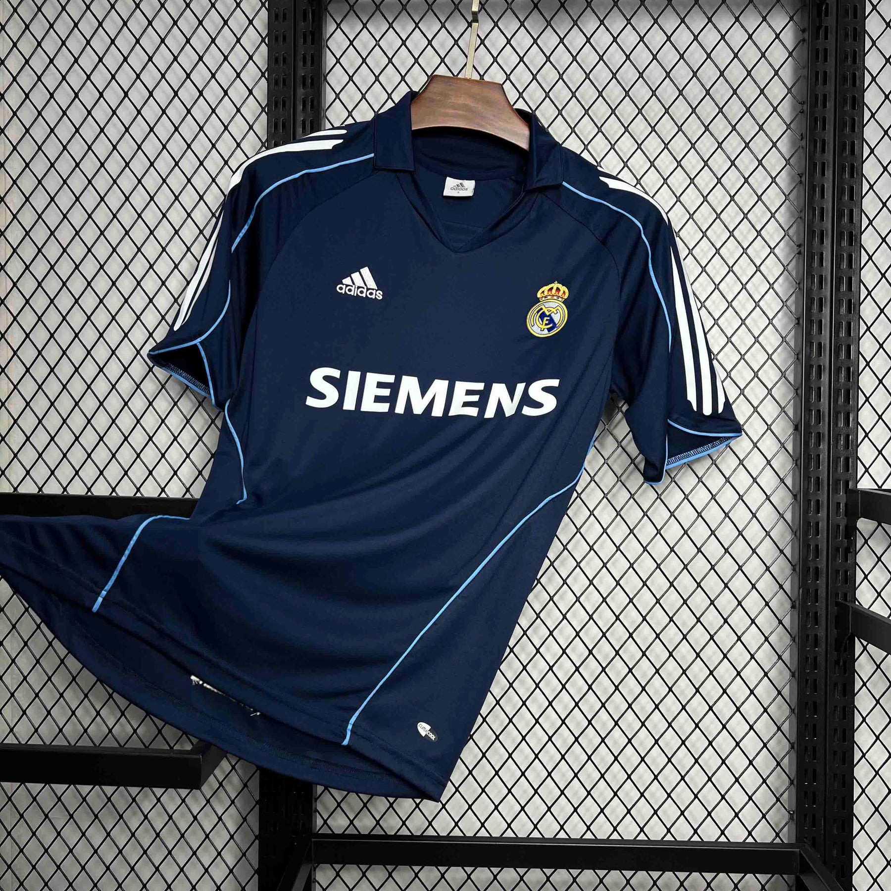 Real Madrid Away Jersey 05/06 Retro