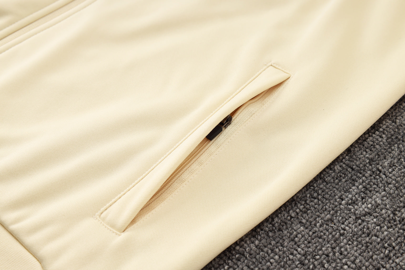 Tracksuit Paris Cream/Black 24/25