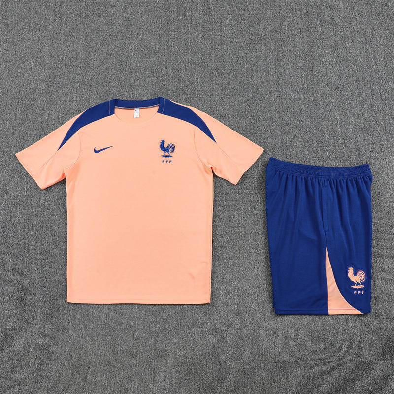Tenue maillot + short France rose/bleu entraînement 25/26