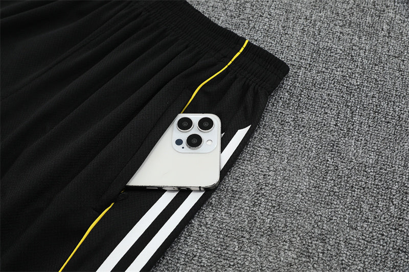 Tenue d'entraînement noire du Real Madrid (maillot et short) 25/26