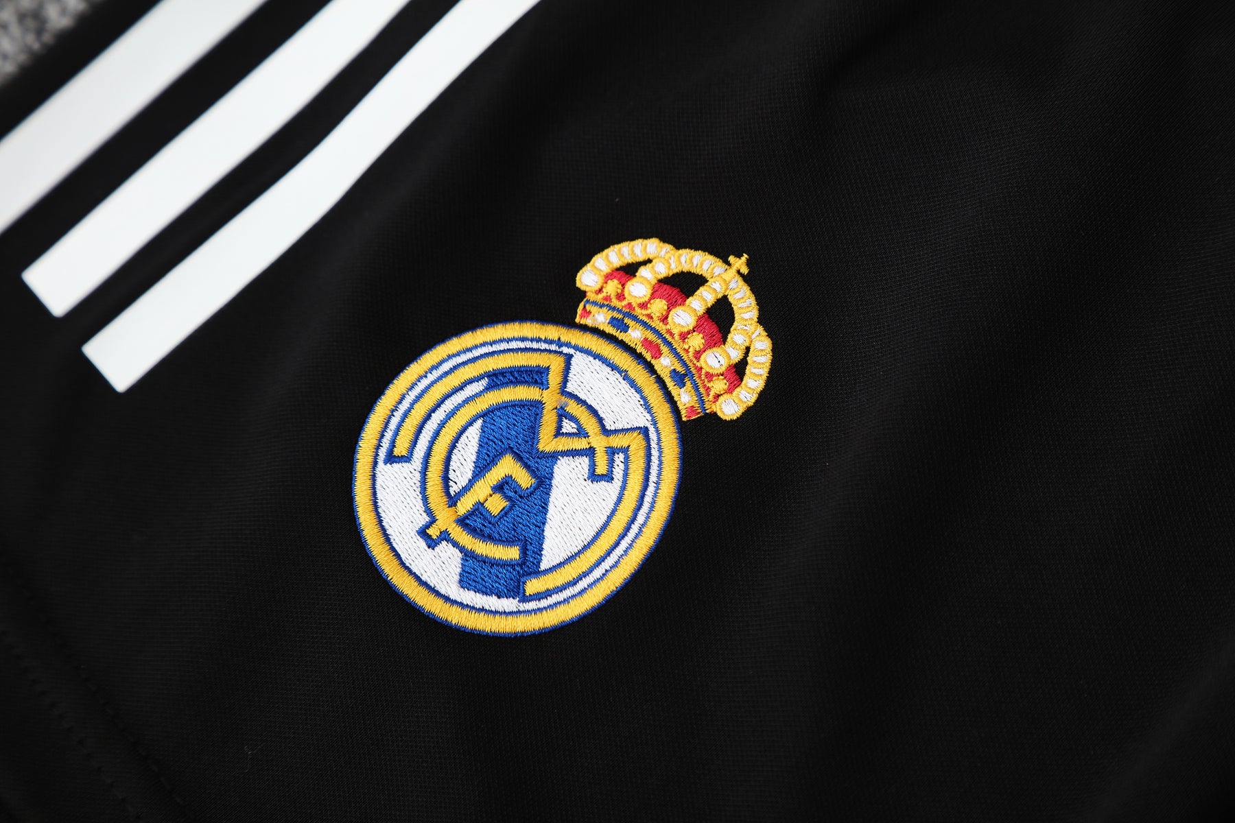Kit Shirt + Shorts Real Madrid White/Black Training 25/26