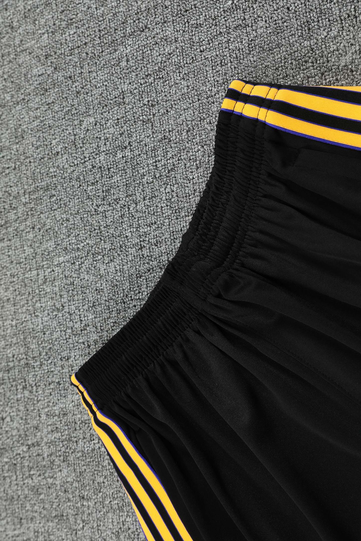 Kit Shirt + Shorts Manchester United Black/Gold 25/26