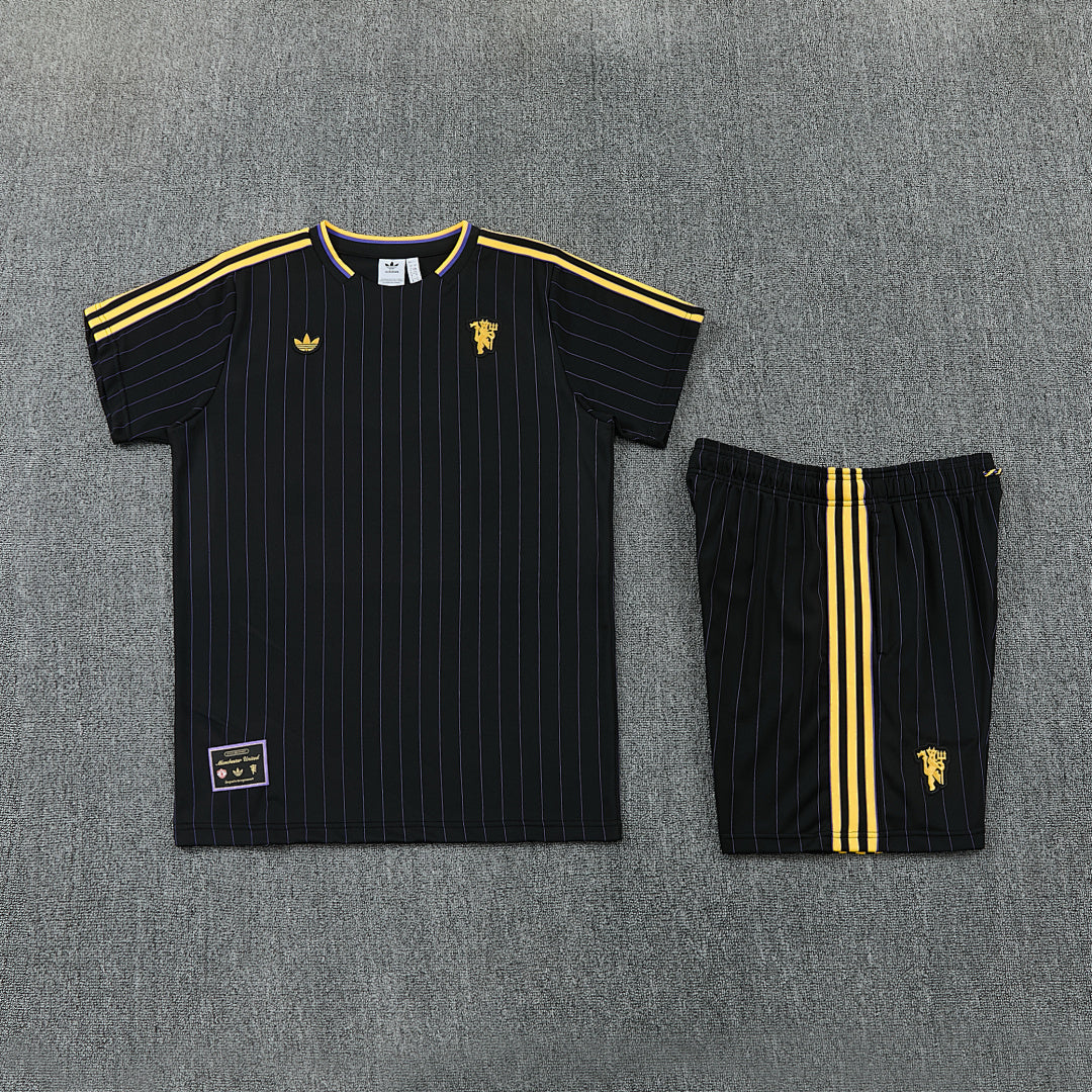 Completino Manica Corta Manchester United Icons 25/26 Uomo | Kit Allenamento