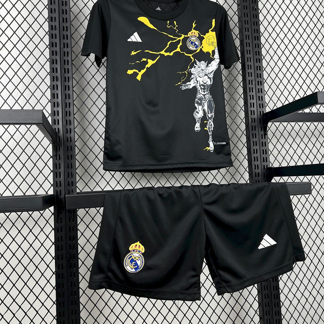 Kit Bambino Real Madrid x Marvel Nero 25/26 | Kit da Calcio