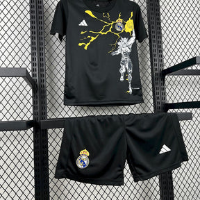 Kit Bambino Real Madrid x Marvel Nero 25/26 | Kit da Calcio