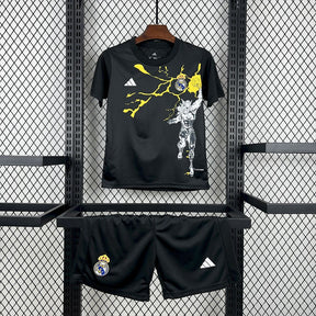Kit Bambino Real Madrid x Marvel Nero 25/26 | Kit da Calcio