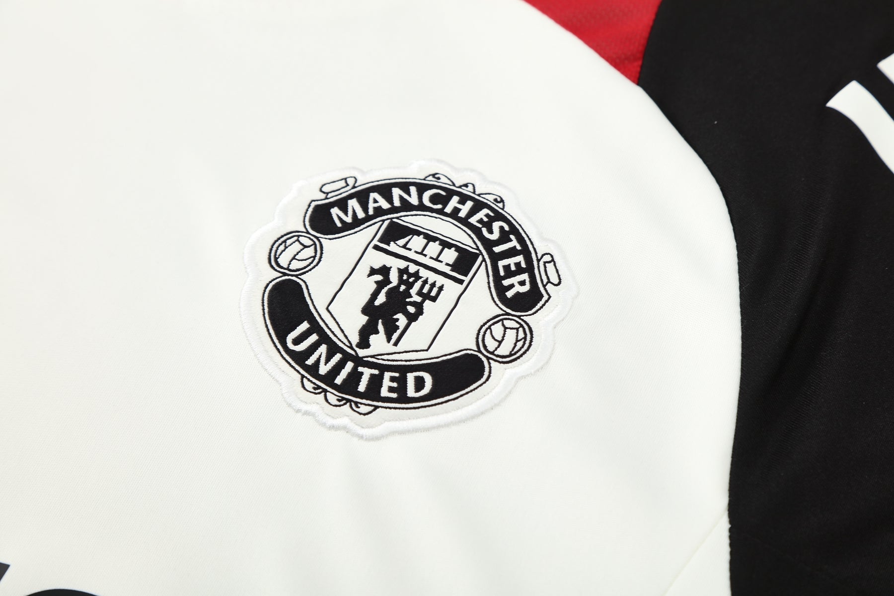 Tenue d'entraînement blanche et noire de Manchester United (maillot et short) 25/26