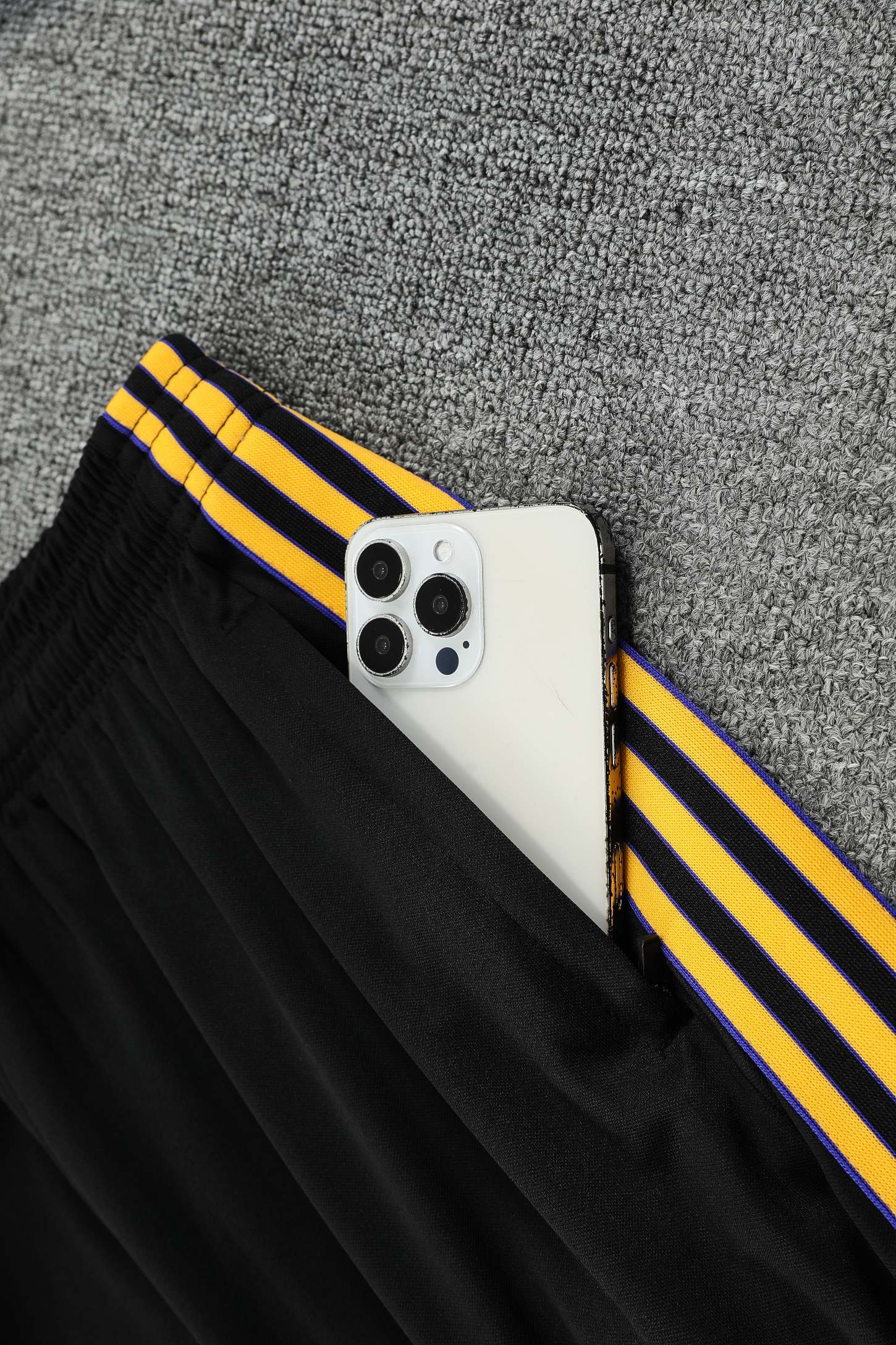 Kit Shirt + Shorts Manchester United Black/Gold 25/26