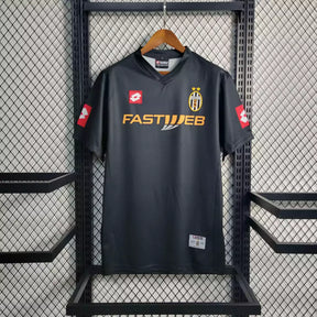 Juventus Away Jersey 01/02 Retro