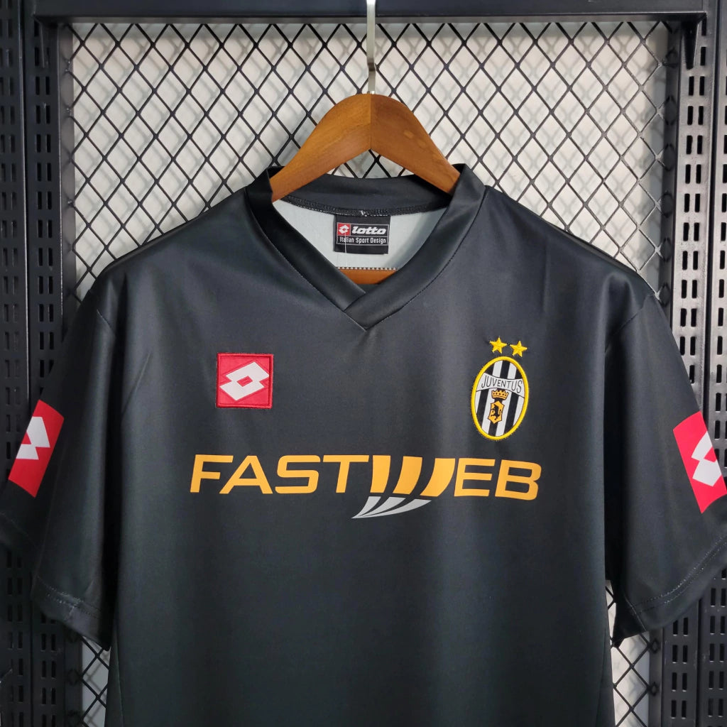 Juventus Away Jersey 01/02 Retro