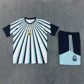 Completino Manica Corta Argentina Allenamento 2026 Blu Navy Uomo con strisce radianti e stemma AFA dorato Kit Allenamento