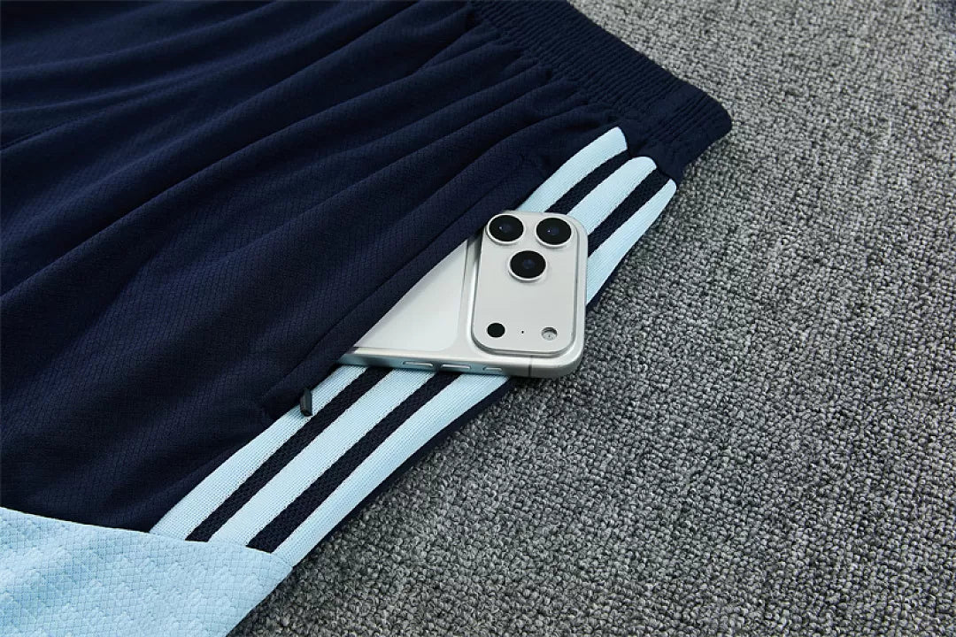 Completino Manica Corta Argentina Allenamento 2026 Blu Navy Uomo con strisce radianti e stemma AFA dorato Kit Allenamento