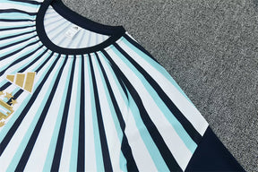 Completino Manica Corta Argentina Allenamento 2026 Blu Navy Uomo con strisce radianti e stemma AFA dorato Kit Allenamento