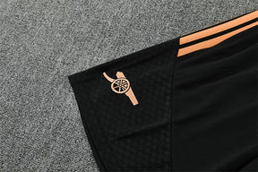 Completino Manica Corta Arsenal 26/27 Uomo Nero con inserti Arancione | Kit Allenamento