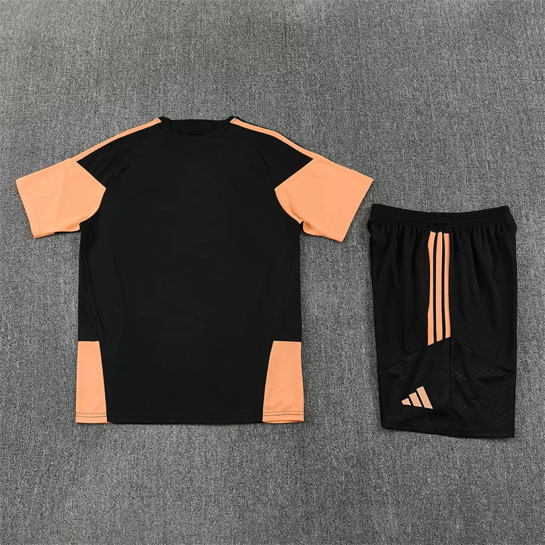 Completino Manica Corta Arsenal 26/27 Uomo Nero e Arancione | Kit Allenamento
