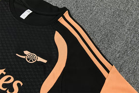 Completino Manica Corta Arsenal 26/27 Uomo Nero e Arancione | Kit Allenamento
