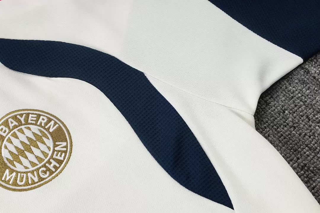 Completino Polo Bayern Munich 26/27 Uomo Bianco e Blu Navy | Kit Allenamento