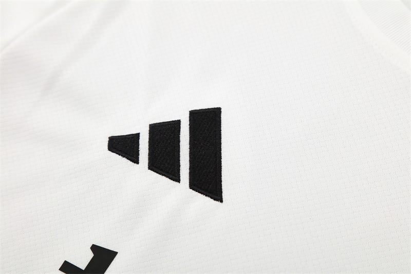 Kit Shirt + Shorts Manchester United Training White/Black 25/26