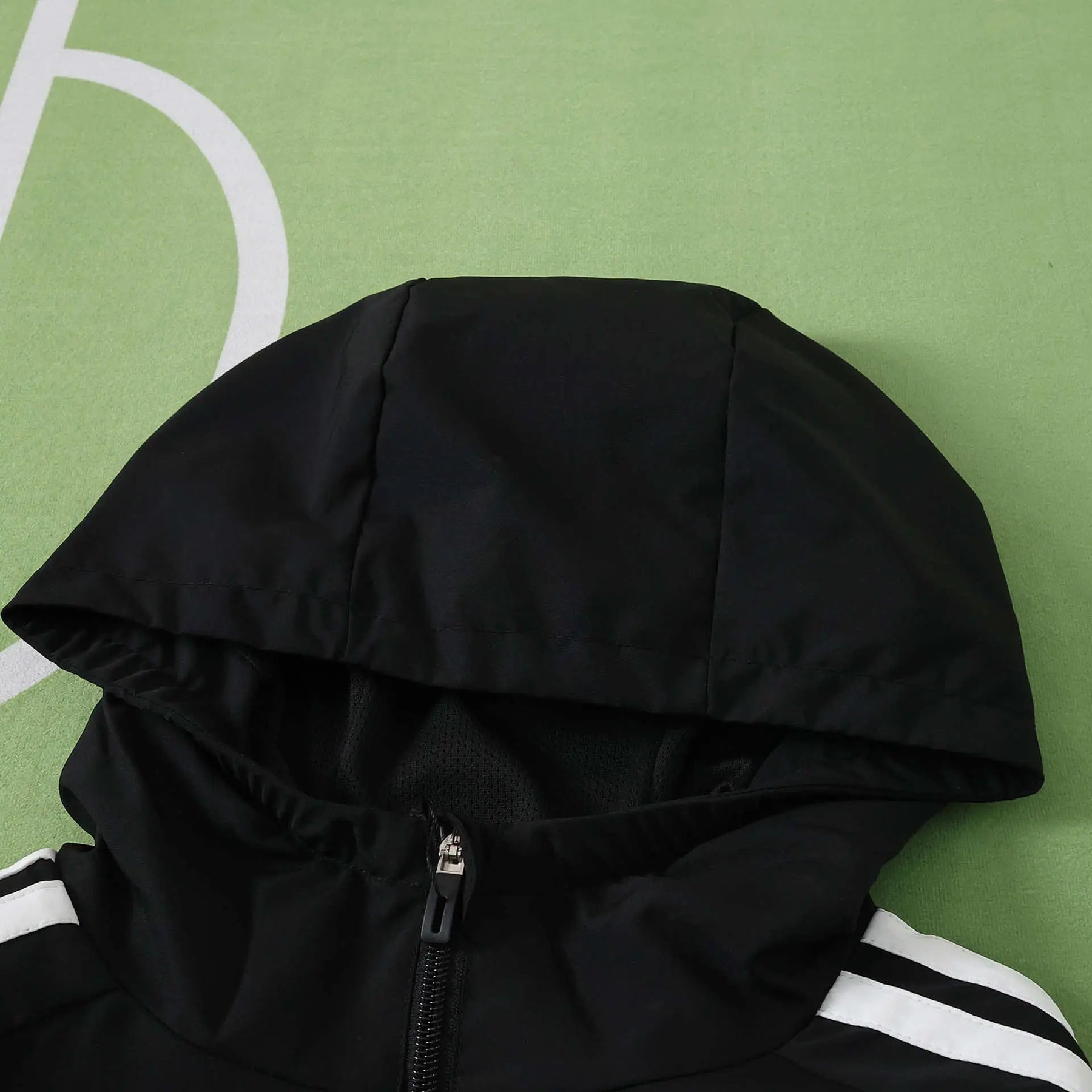 Giacca a Vento Liverpool 26/27 Uomo Nero e Bianco | Giacca a Vento da Calcio