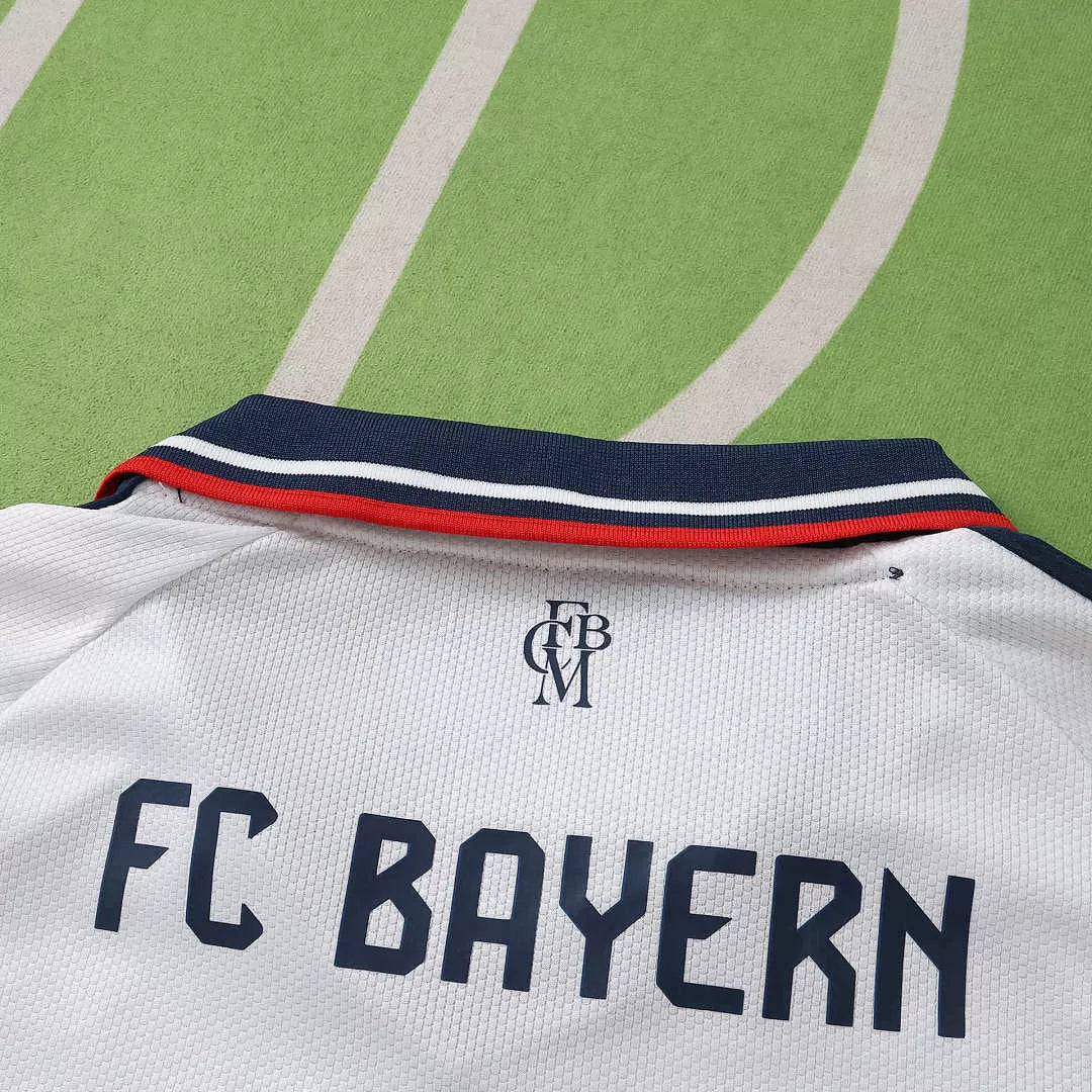 Kit Bambino Bayern Munich Away 26/27 Bianco e Blu Navy | Kit da Calcio