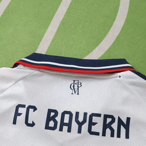 Kit Bambino Bayern Munich Away 26/27 Bianco e Blu Navy | Kit da Calcio