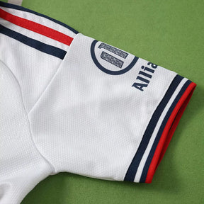 Kit Bambino Bayern Munich Away 26/27 Bianco e Blu Navy | Kit da Calcio