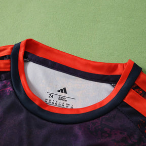 Kit Bambino Bayern Munich Third 26/27 Nero con dettagli Rosso Arancione | Kit da Calcio