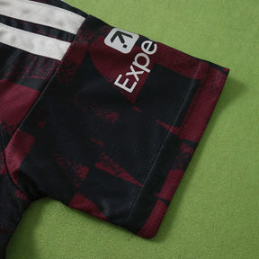 Kit Bambino Liverpool Third 26/27 Nero e Bordeaux | Kit da Calcio