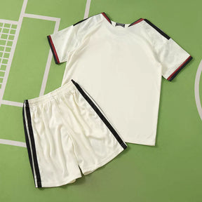 Kit Bambino Manchester United Third 26/27 Bianco | Kit da Calcio