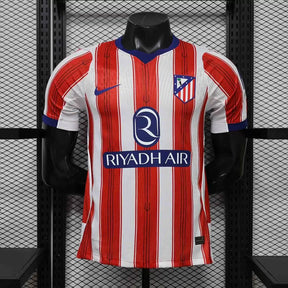 Maglia Atlético De Madrid Home 26/27 Player Uomo Rosso e Bianco a strisce verticali | Maglia da Calcio