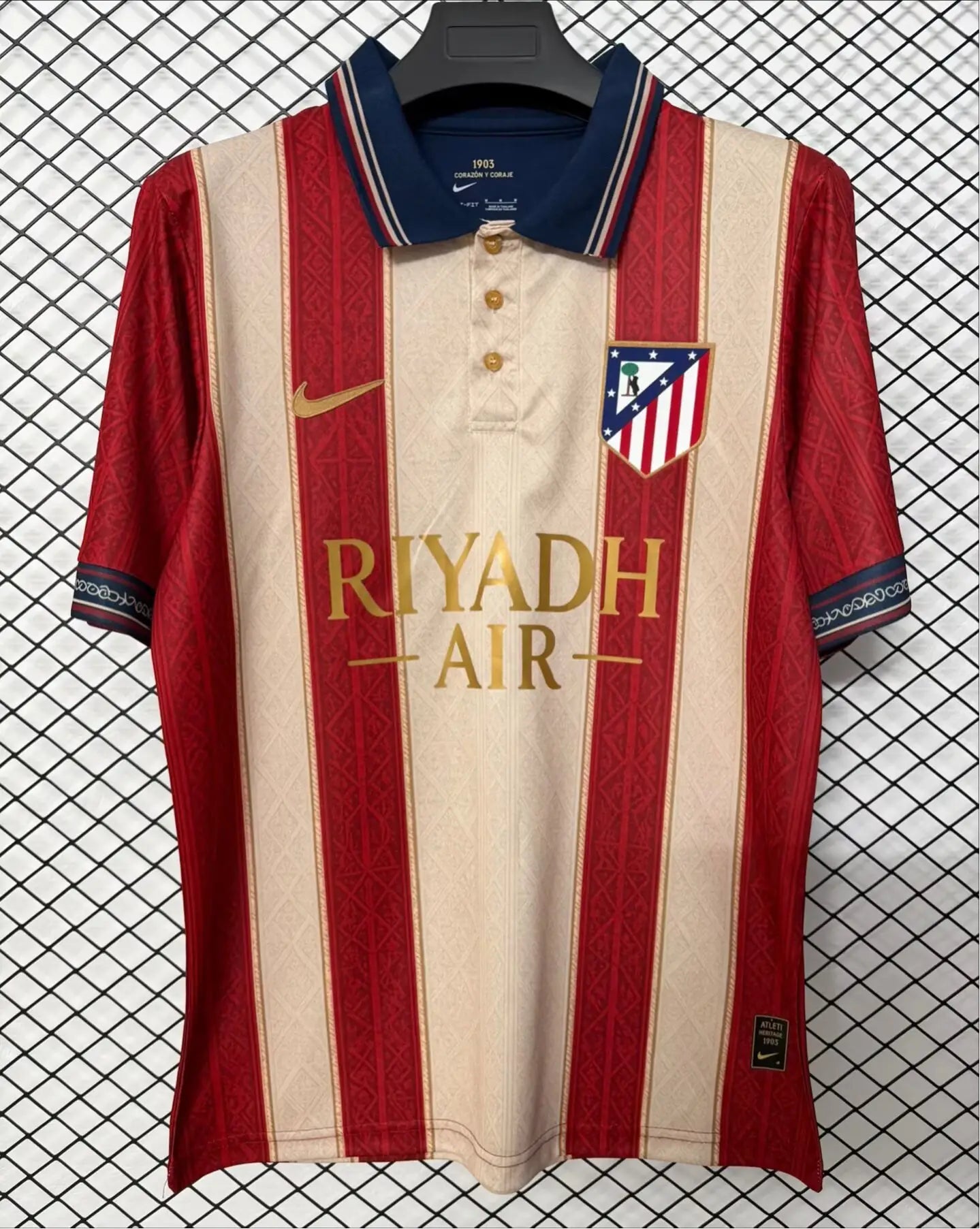 Maglia Atlético Madrid Street Style 26/27 Uomo Rosso e Beige | Maglia da Calcio