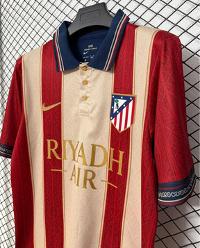 Maglia Atlético Madrid Street Style 26/27 Uomo Rosso e Beige | Maglia da Calcio