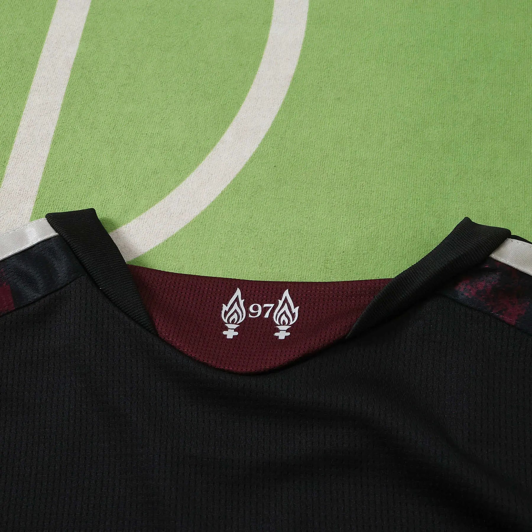 Maglia Liverpool Third 26/27 Donna Nero e Bordeaux | Maglia da Calcio