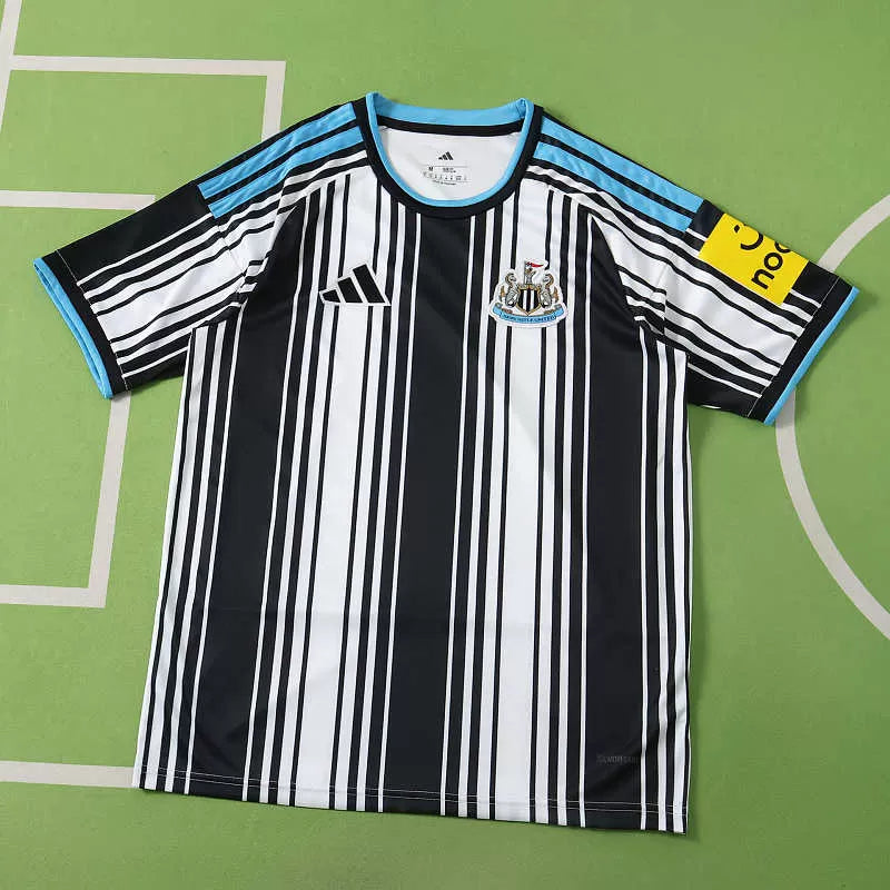 Maglia Newcastle Home 26/27 Uomo Bianco e Nero a righe verticali | Maglia da Calcio