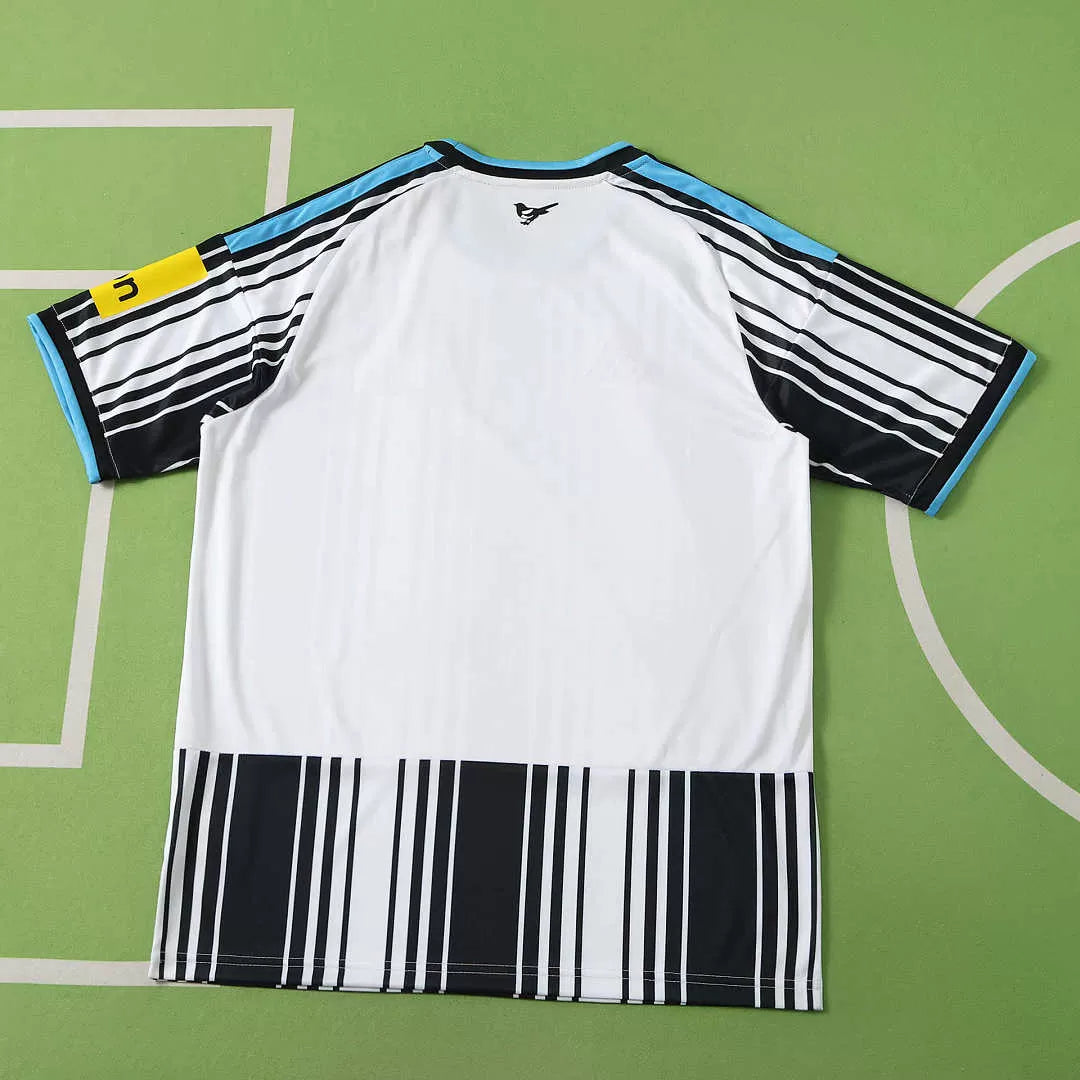 Maglia Newcastle Home 26/27 Uomo Bianco e Nero a righe verticali | Maglia da Calcio