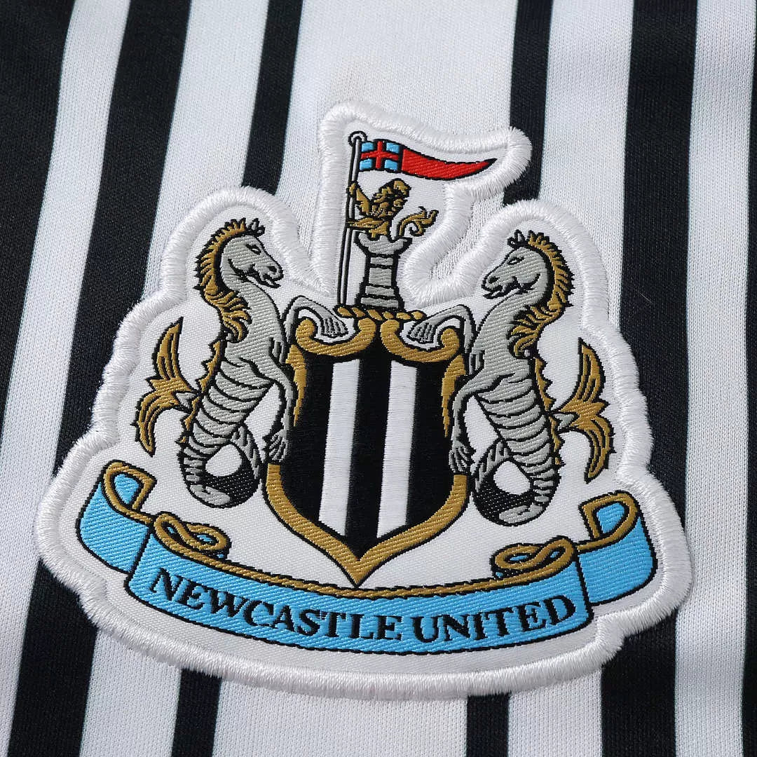 Maglia Newcastle Home 26/27 Uomo Bianco e Nero a righe verticali | Maglia da Calcio