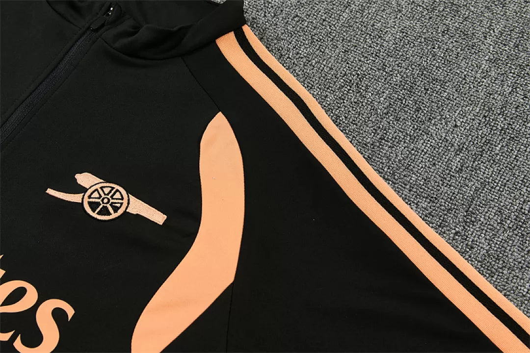Tuta Arsenal 26/27 Uomo Nero con dettagli Arancione | Maglia da Calcio
