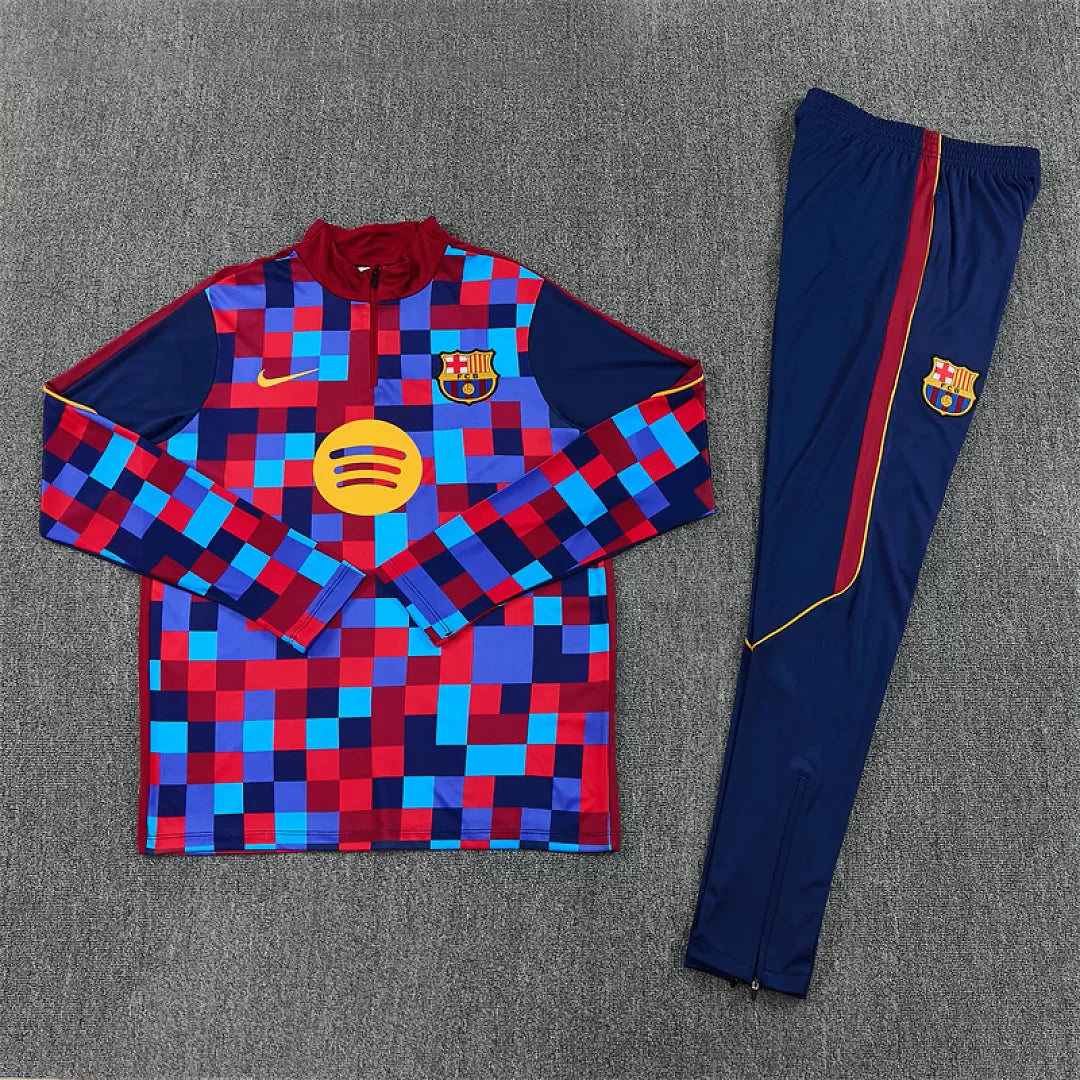 Tuta Barcelona 26/27 Uomo Blu Navy con motivo pixelato rosso, blu e azzurro | Maglia da Calcio