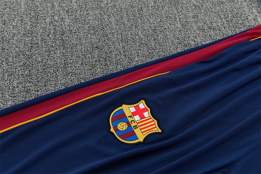Tuta Barcelona 26/27 Uomo Blu Navy con motivo pixelato rosso, blu e azzurro | Maglia da Calcio