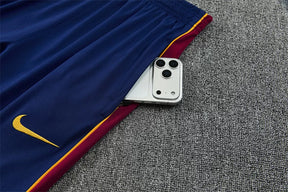 Tuta Barcelona 26/27 Uomo Bordeaux e Blu Navy | Maglia da Calcio