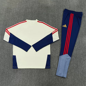 Tuta Bayern Munich 26/27 Uomo Bianco Crema e Blu Navy | Maglia da Calcio