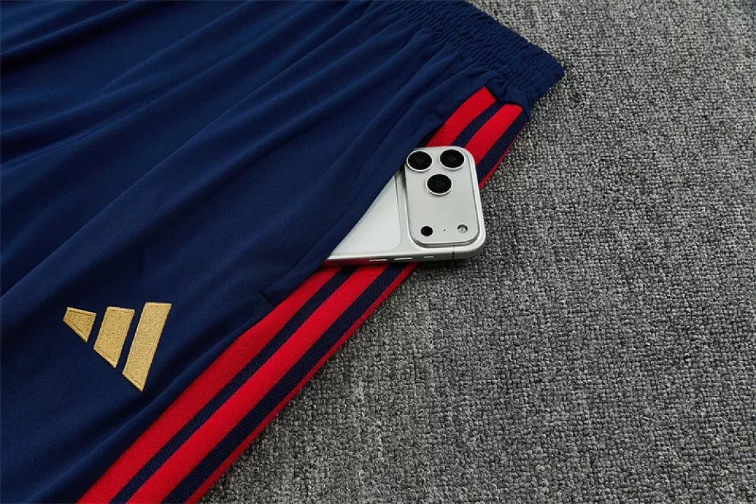 Tuta Bayern Munich 26/27 Uomo Bianco Crema e Blu Navy | Maglia da Calcio