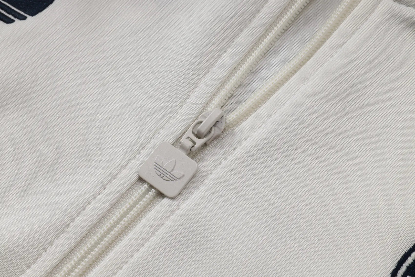 Tuta Full-zip Bayern Munich 26/27 Uomo Bianco e Blu Navy | Tuta da Calcio