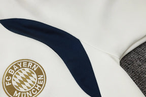 Tuta Full-zip Bayern Munich 26/27 Uomo Bianco e Blu Navy | Tuta da Calcio