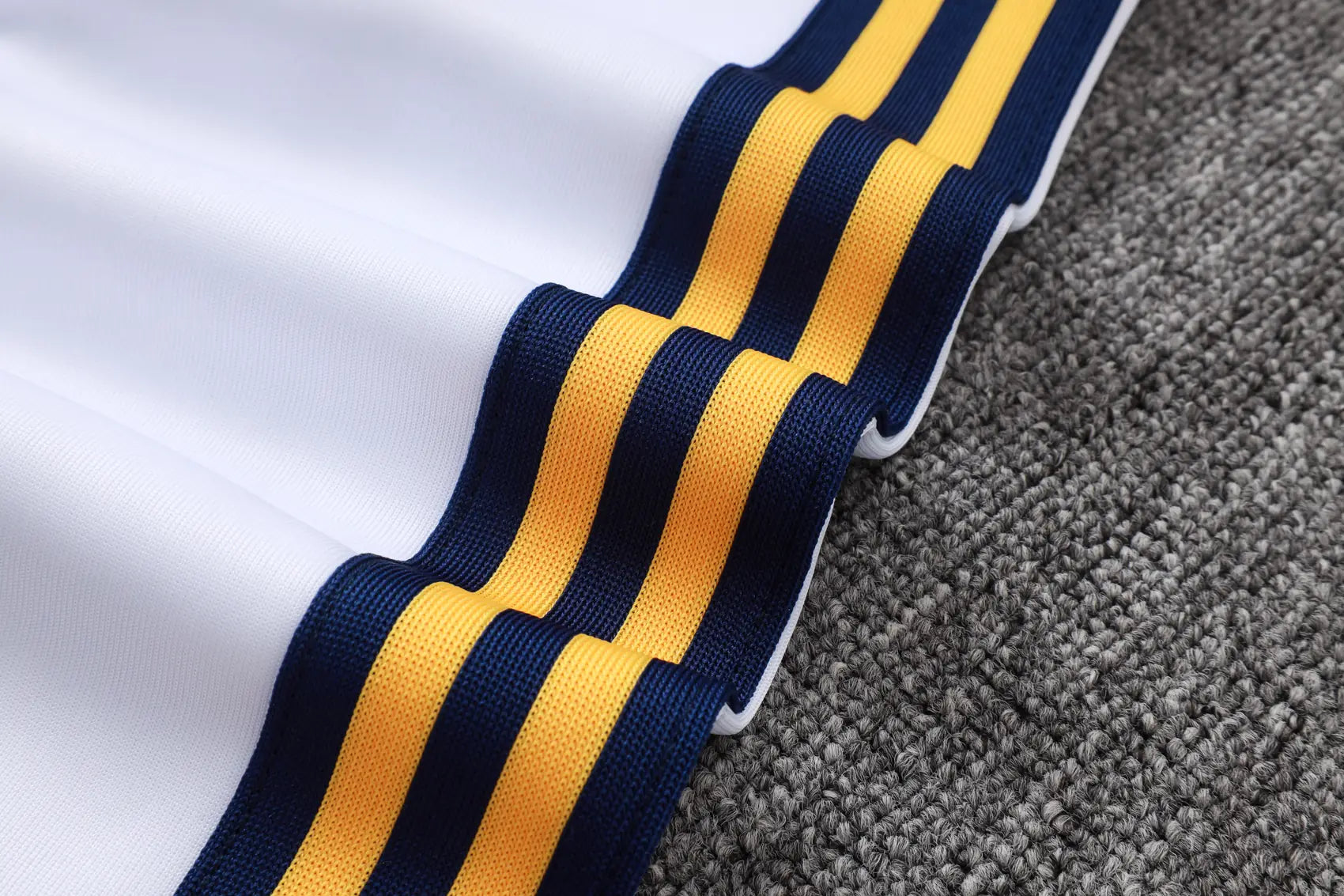 Tuta Full-zip Real Madrid 26/27 Uomo Bianco e Blu Navy | Tuta da Calcio