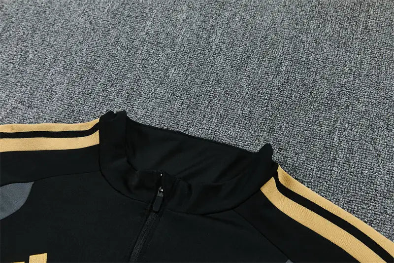 Tuta Half-zip 26/27 Uomo Nero con dettagli oro e grigio | Tuta da Calcio