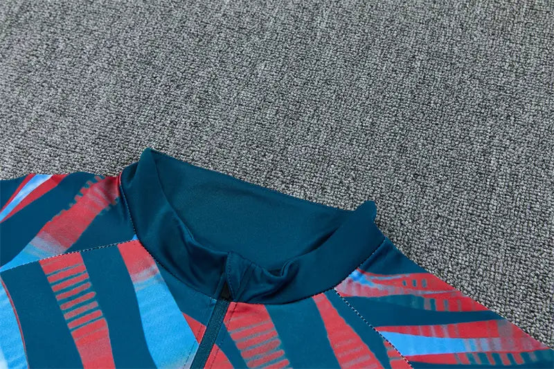 Tuta Half-zip Arsenal 26/27 Uomo Blu Navy con dettagli Rosso e Azzurro | Tuta da Calcio